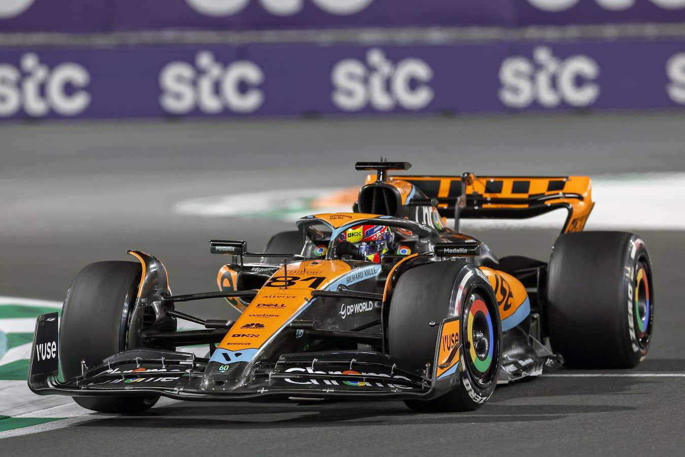 01 McLaren