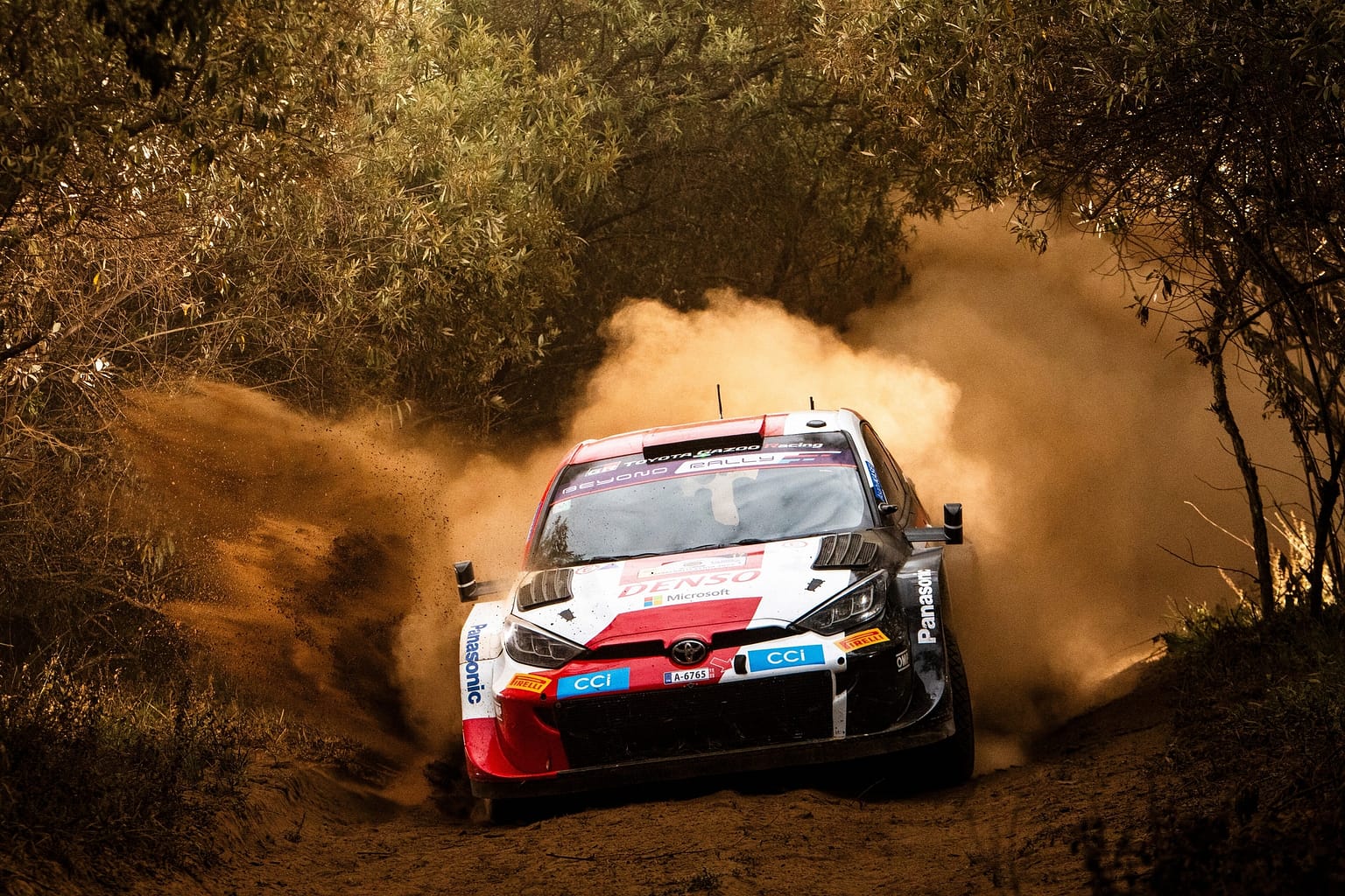 Sebastien-Ogier-Vincent-Landais-Toyota-GR-YARIS-Rally1-HYBRID-2